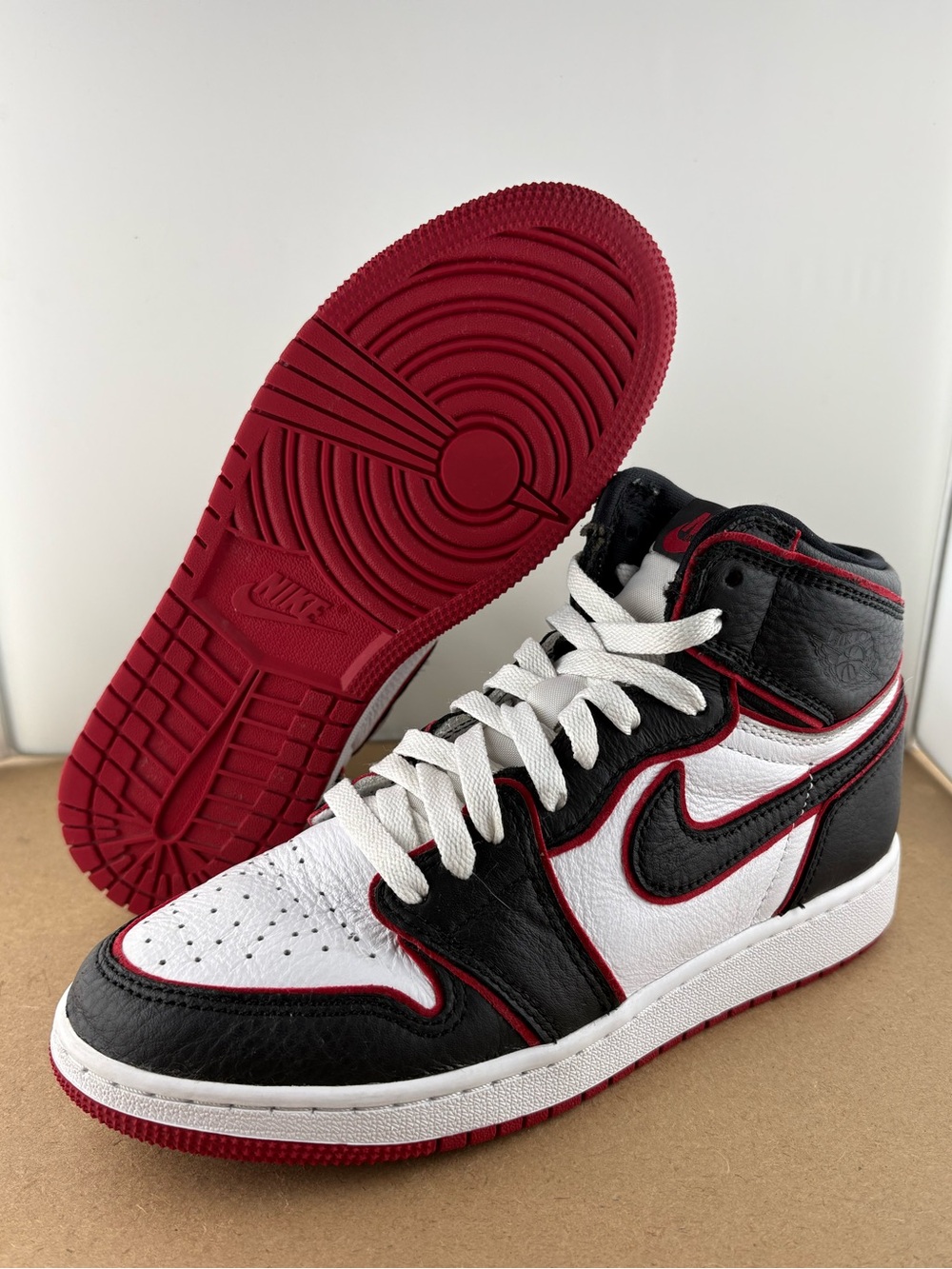 Nike Air Jordan 1 Retro High OG Bloodline 575441-062 GS Size 5.5y